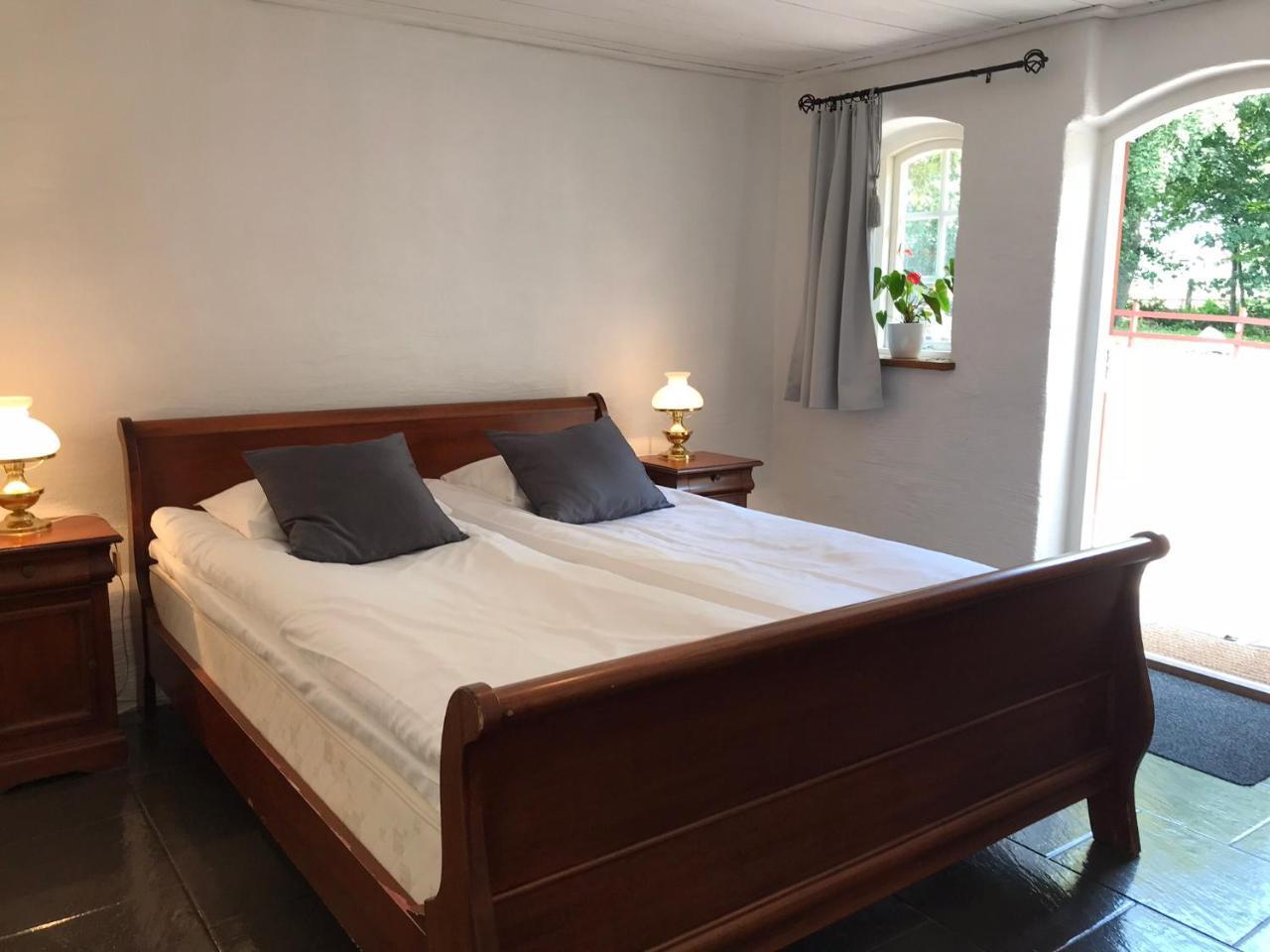 Husargardens Bed & Breakfast Sjöbo Екстериор снимка