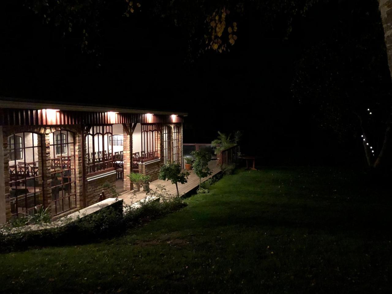 Husargardens Bed & Breakfast Sjöbo Екстериор снимка